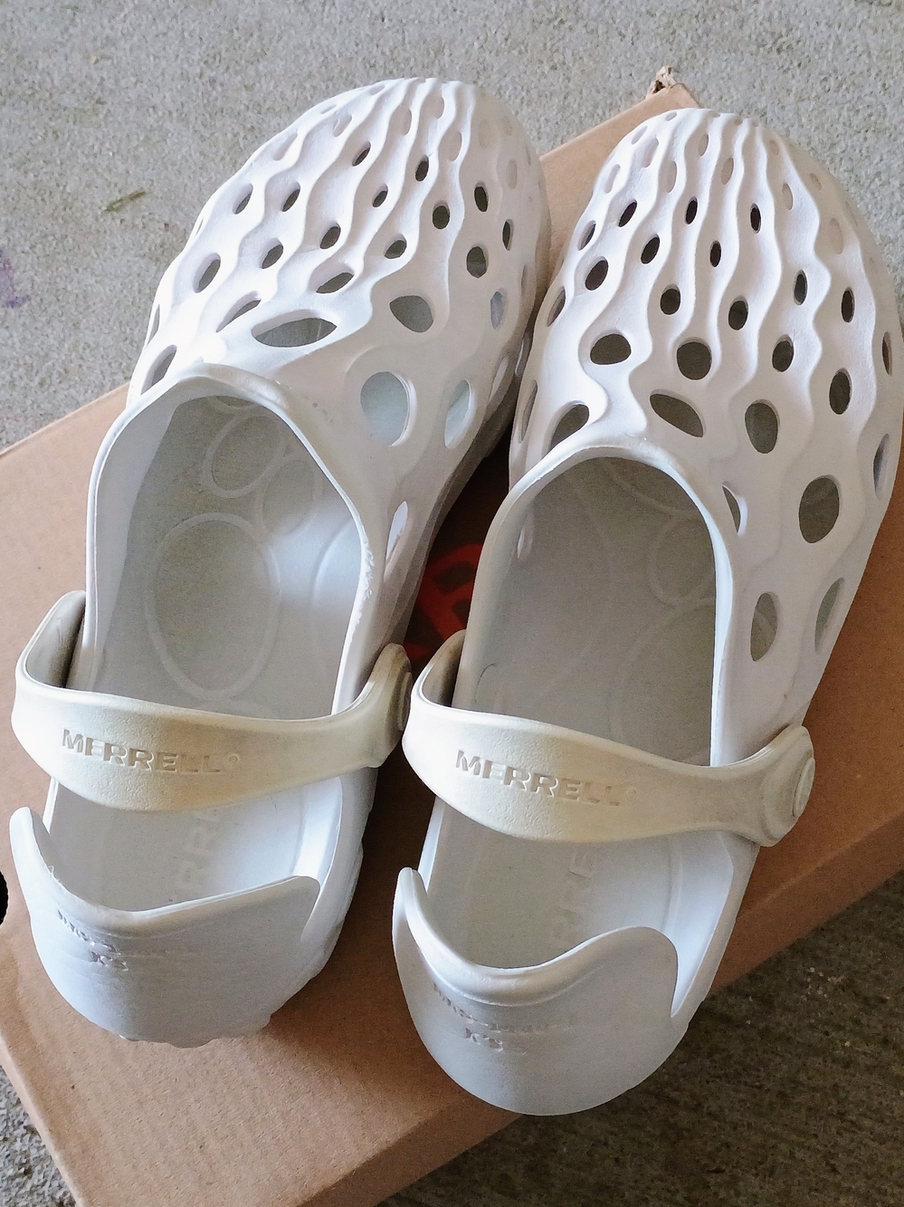 Merrell White Ventilated Unisex Clog Sandals Youth Sz.5